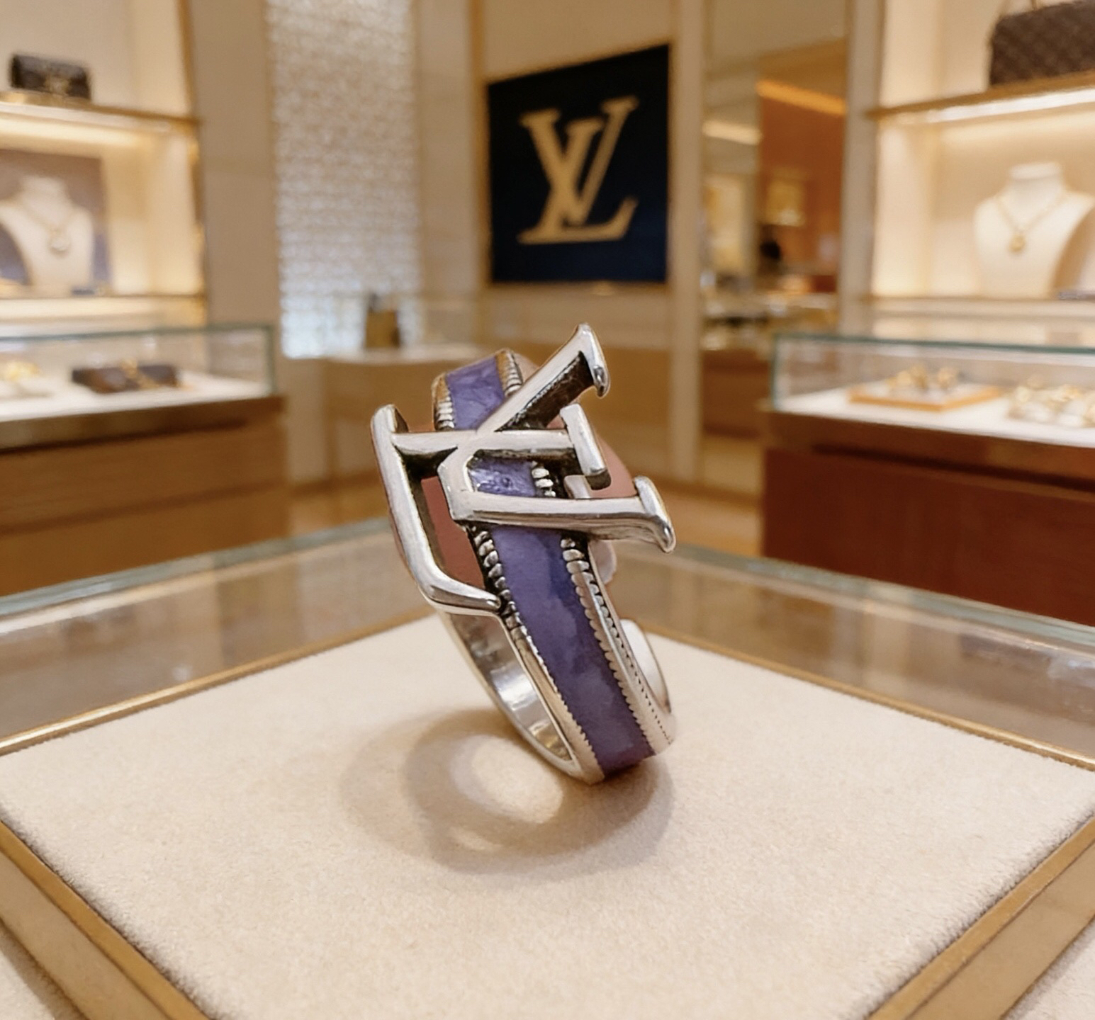 LV ring-7