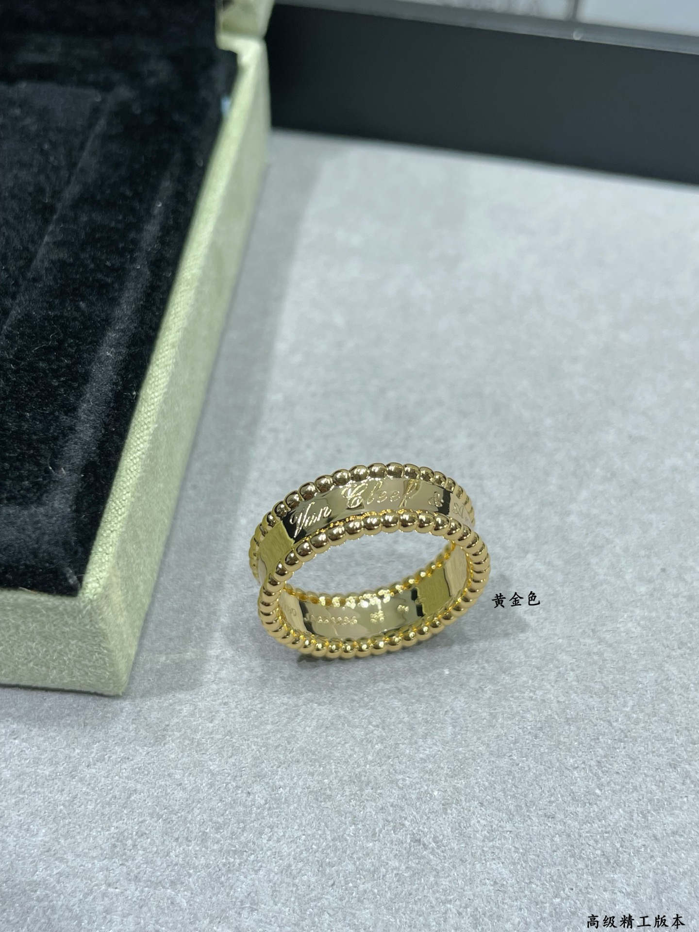 Van Cleef & Arpels ring-40