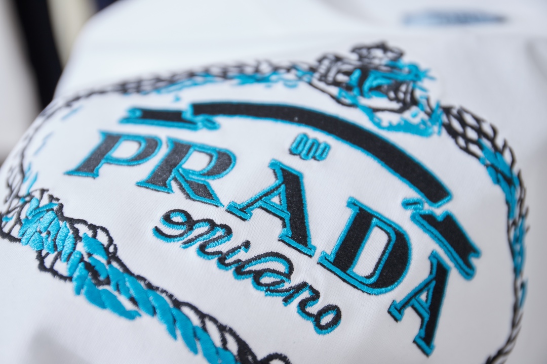 Prada clothing-240
