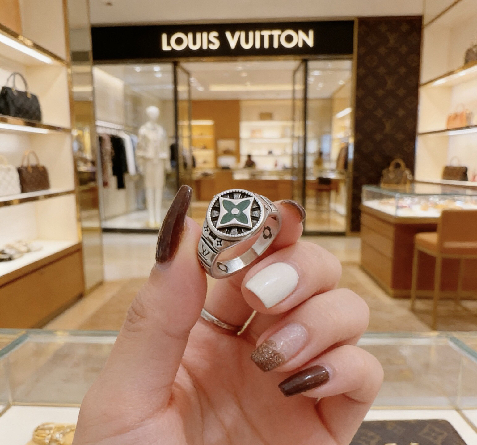 LV ring-10