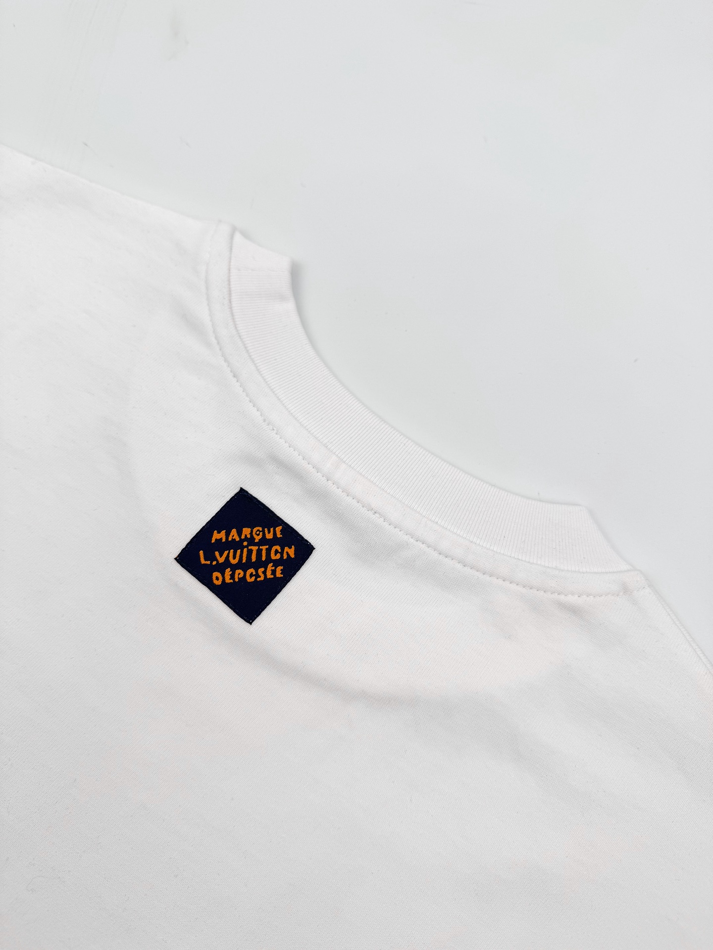 LV clothing-203