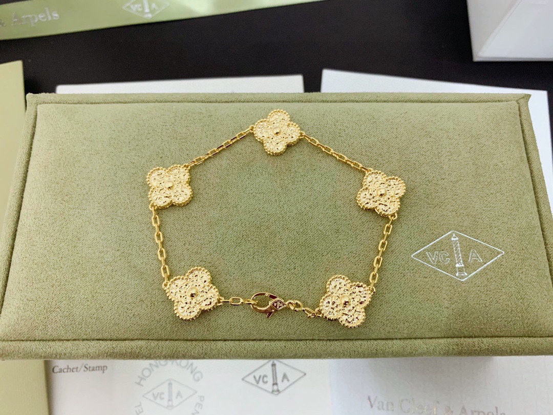 Van Cleef & Arpels Bracelet-54