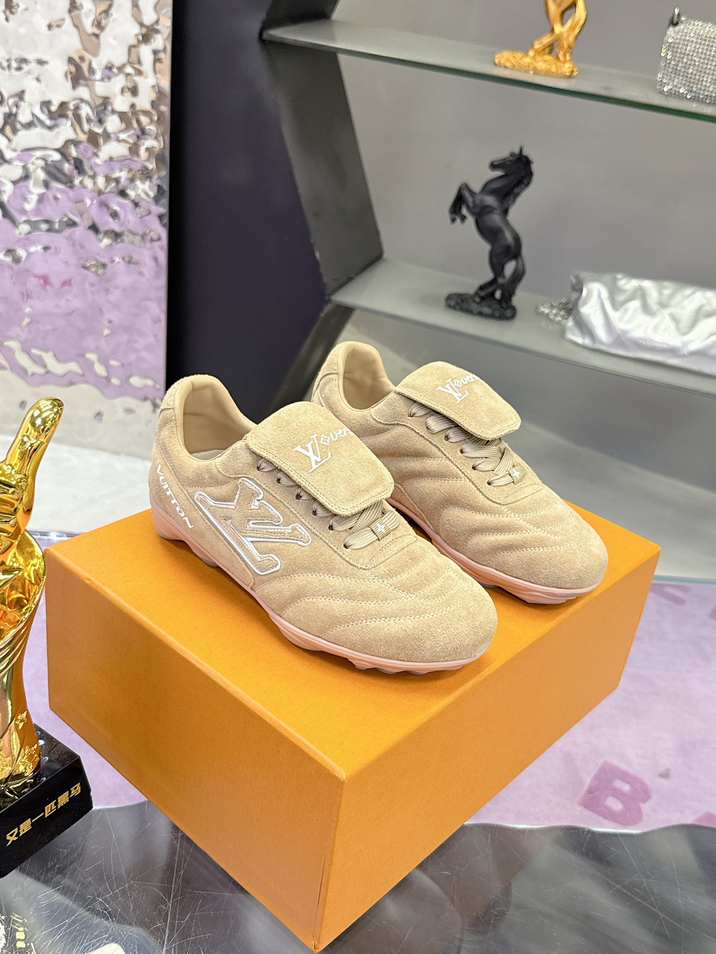 Lv Sneakers-109