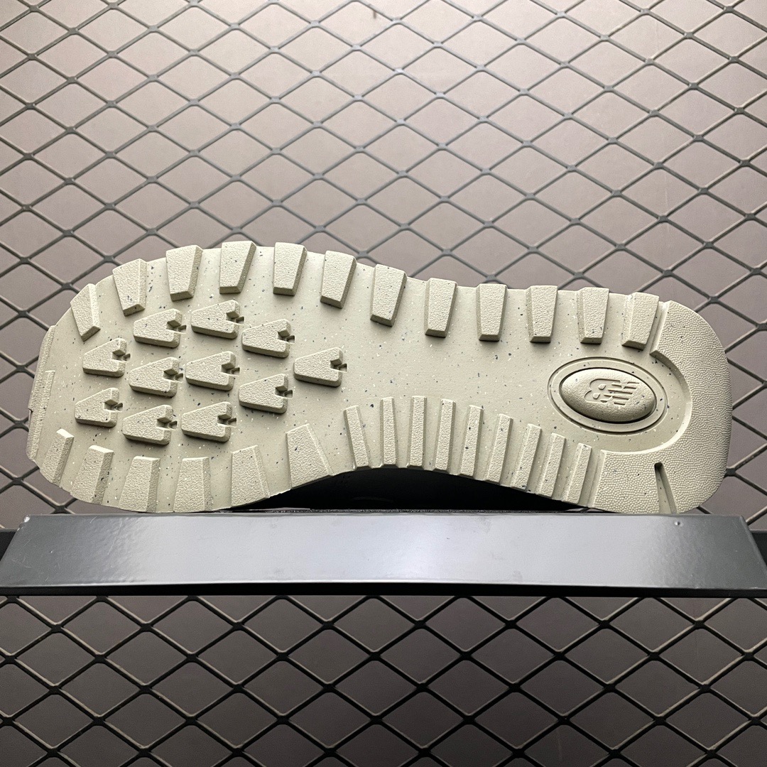 New Balance Sneakers-1