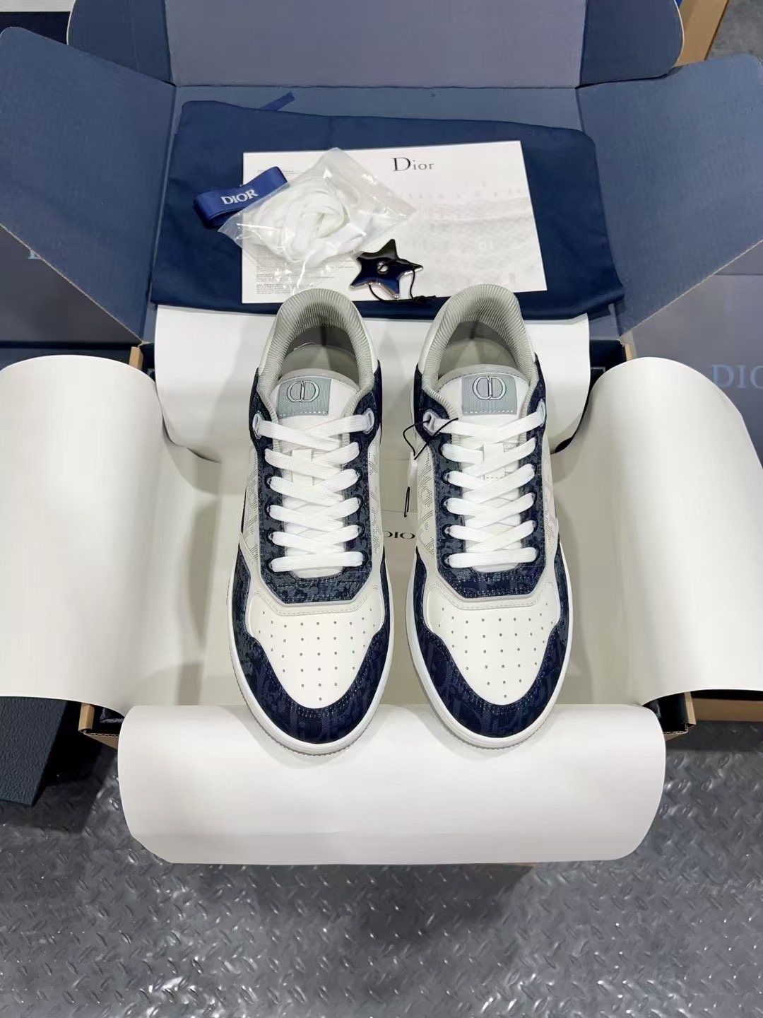 Dior Sneakers-12