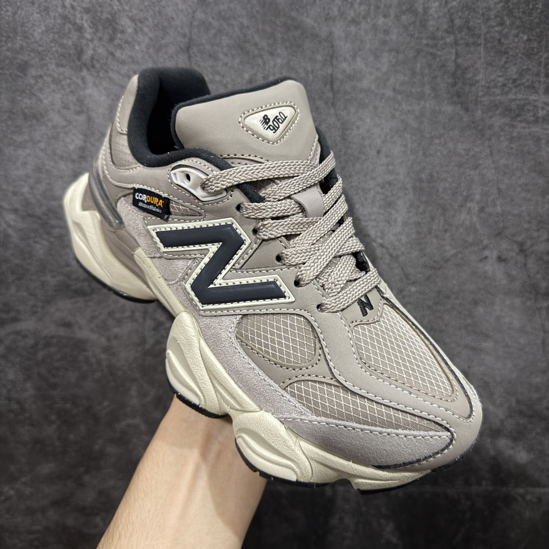 New Balance Sneakers-240