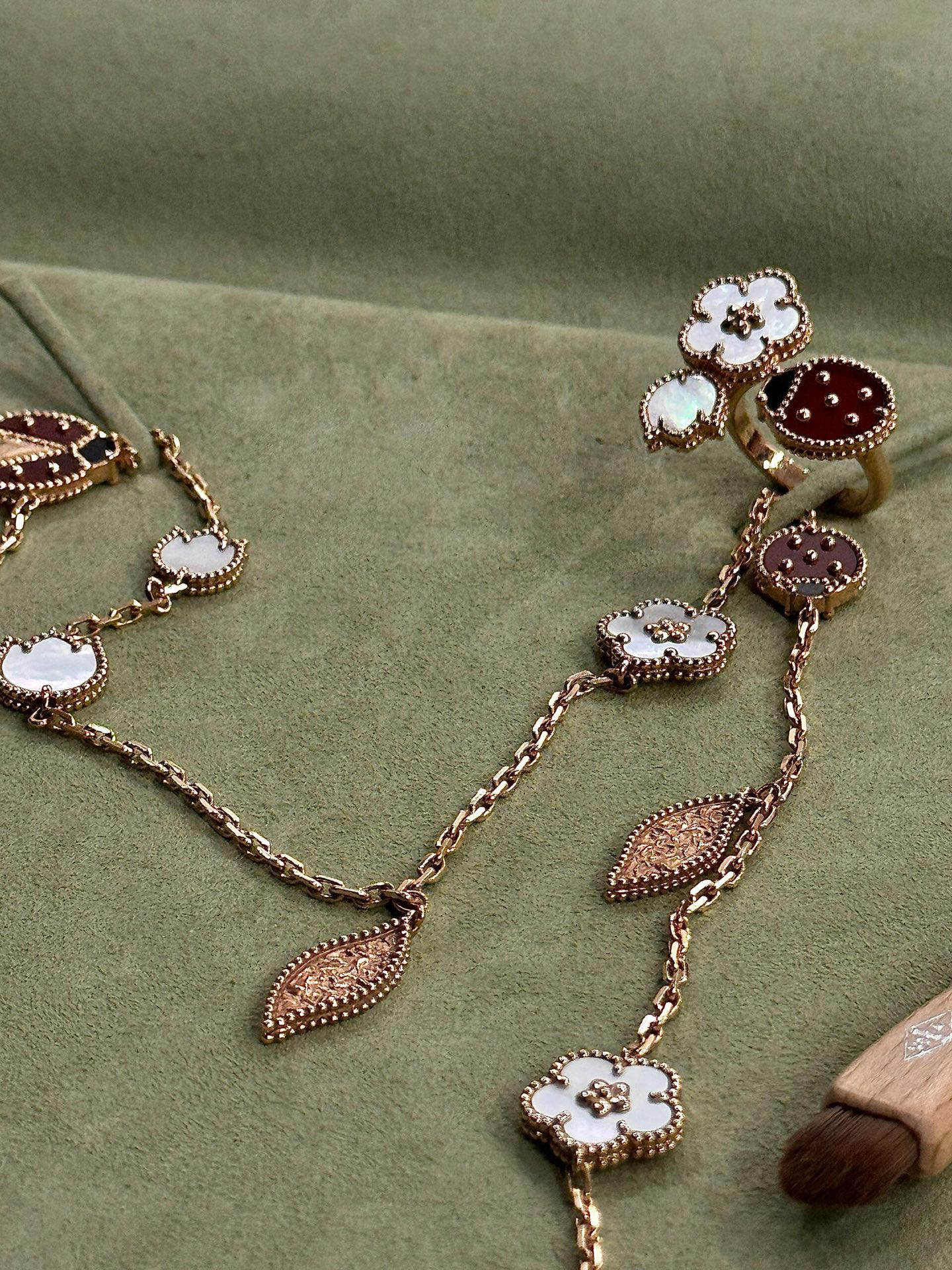 Van Cleef & Arpels ring-105