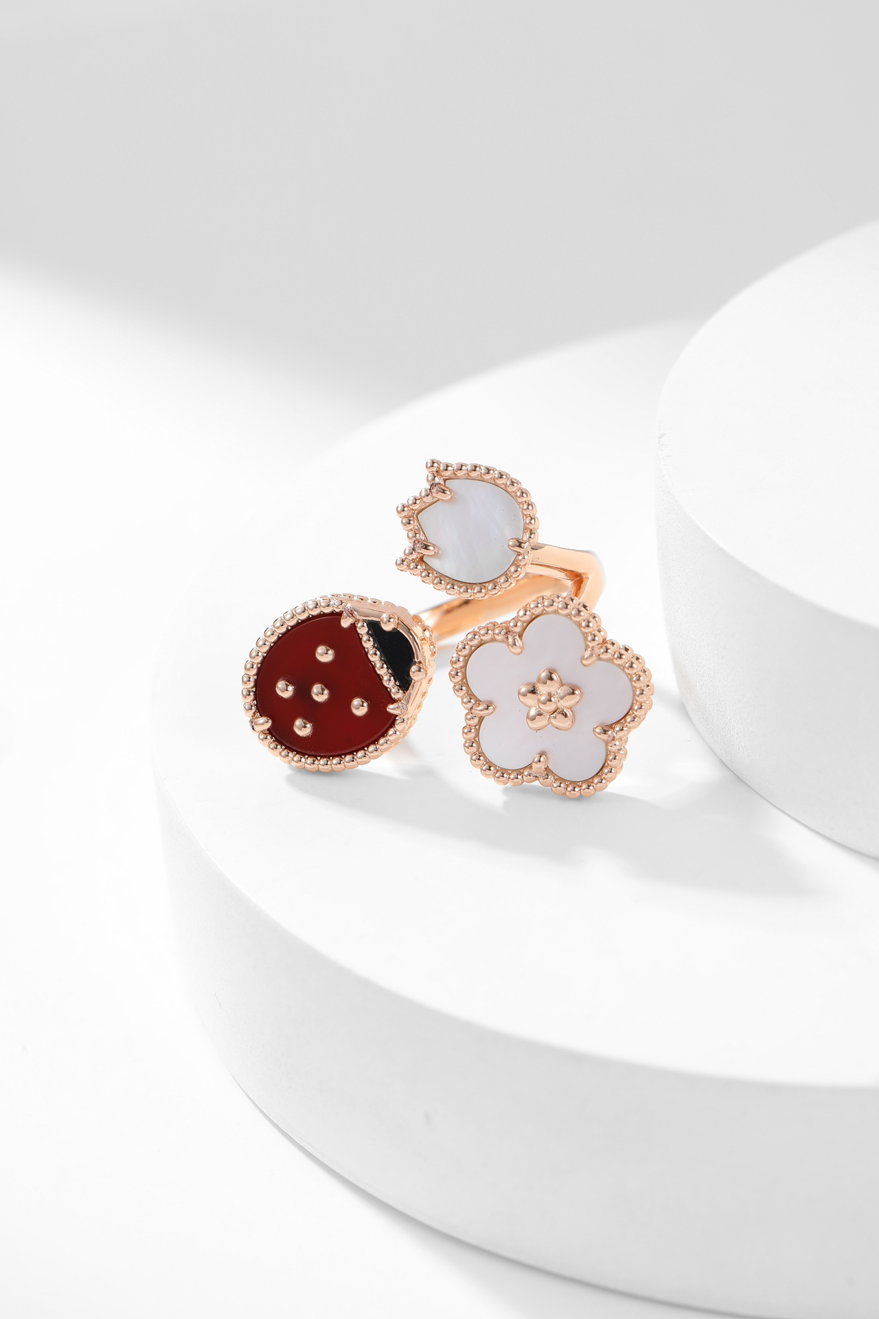 Van Cleef & Arpels ring-94