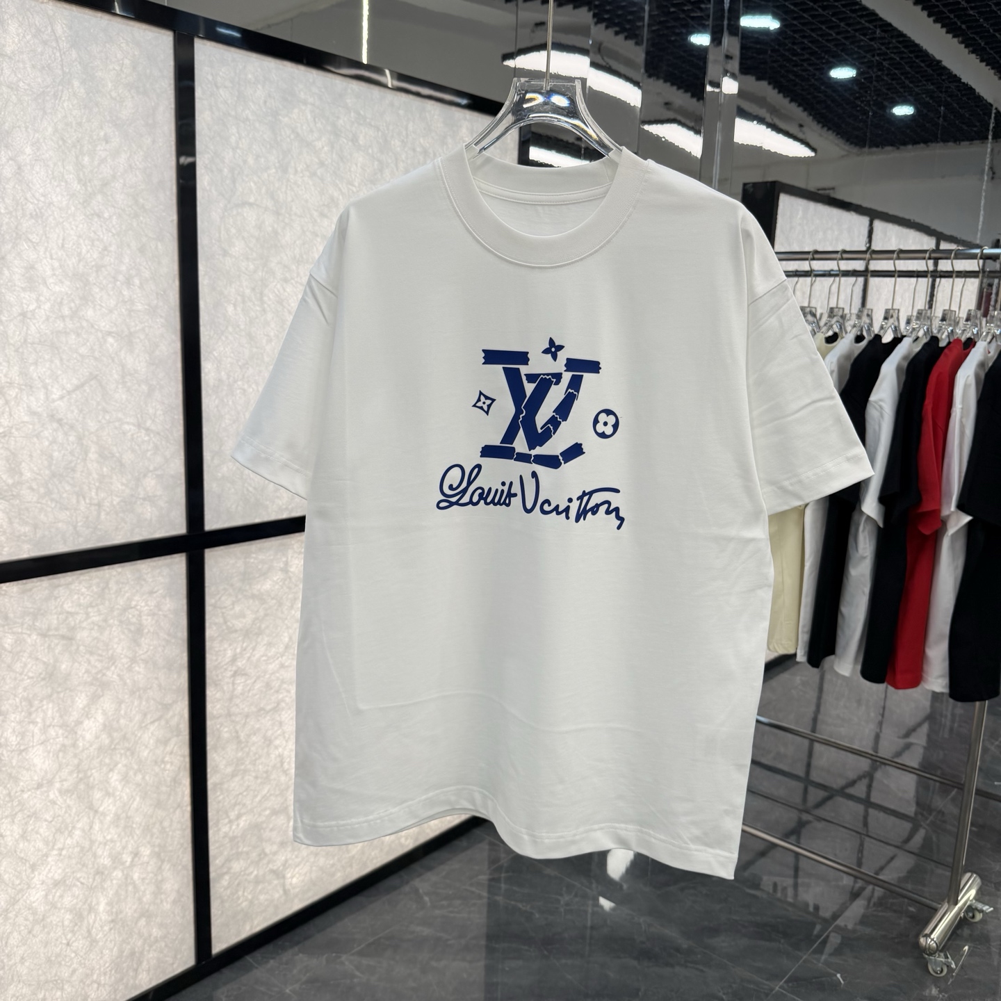 LV clothing-161