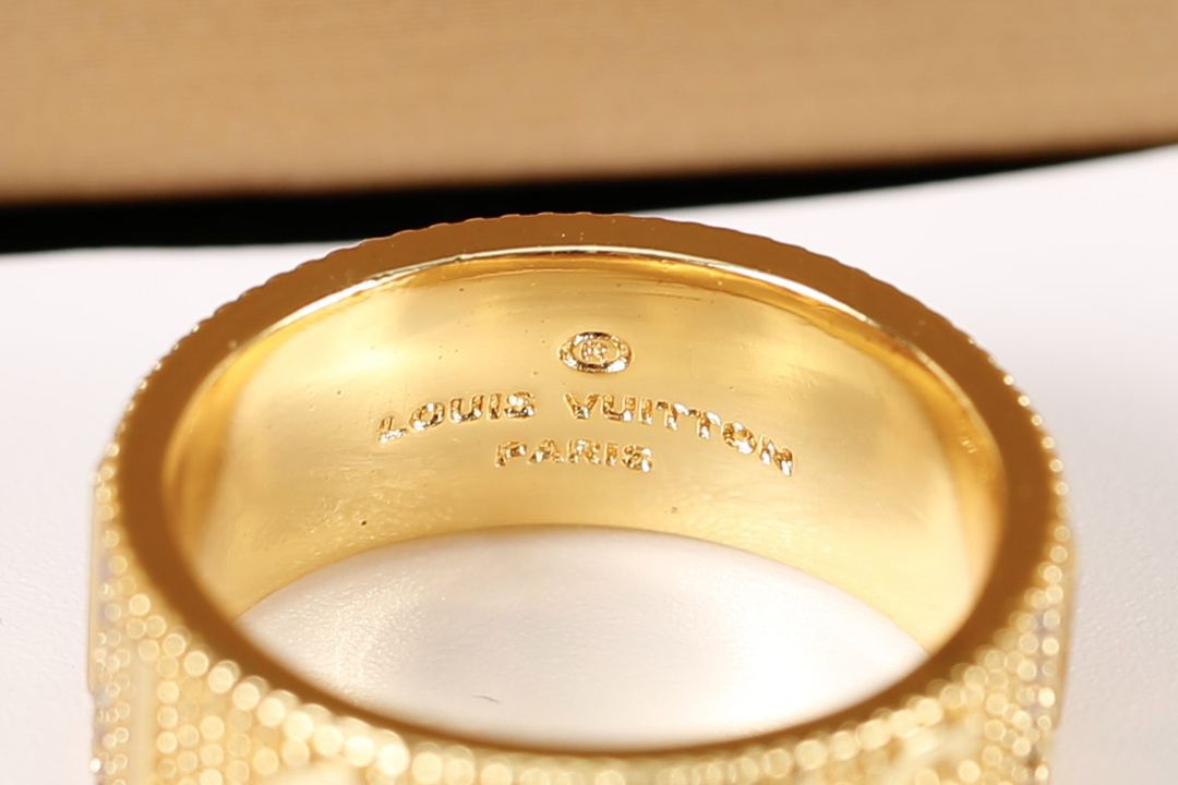 LV ring-33