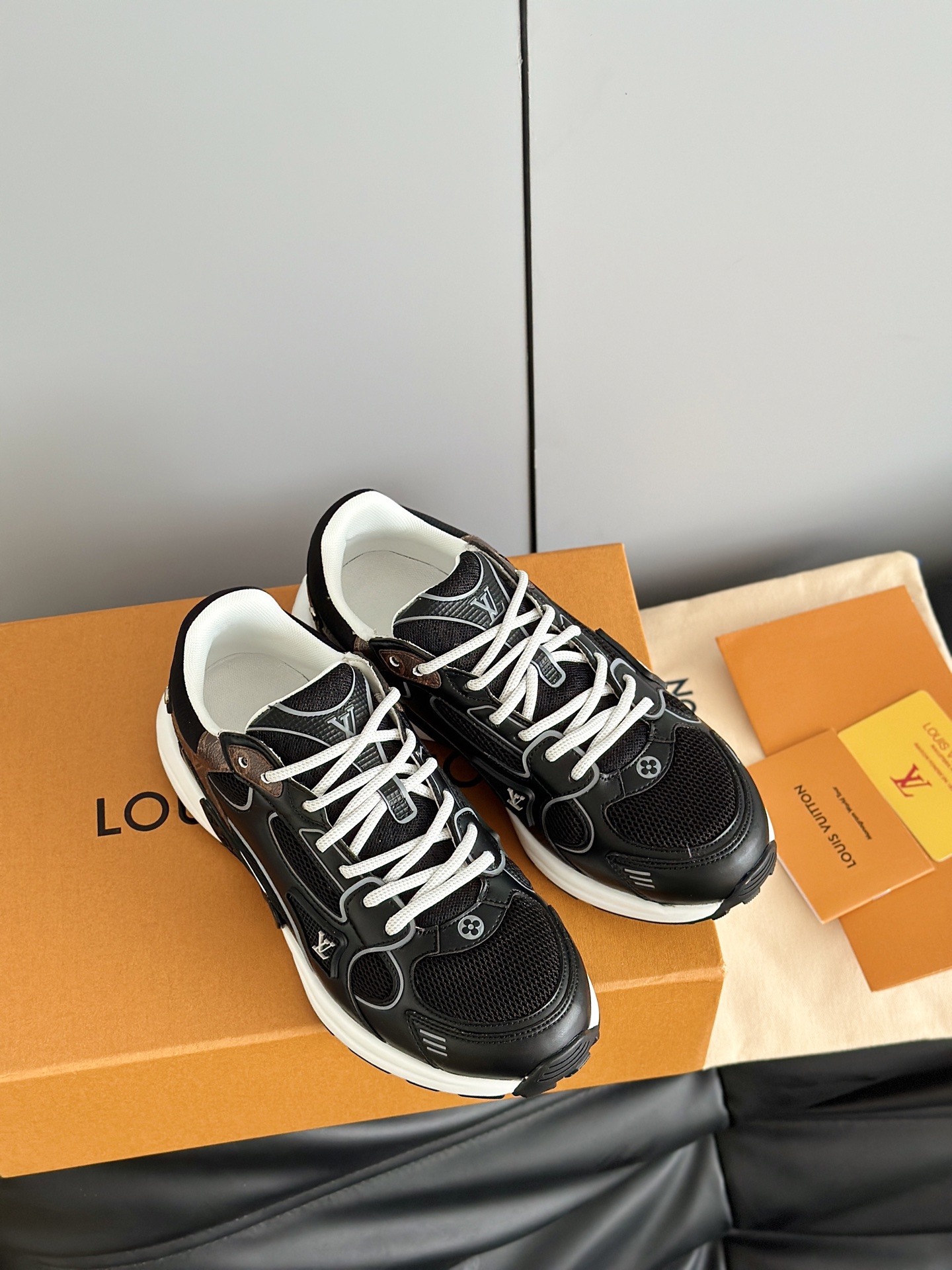 Lv Sneakers-207