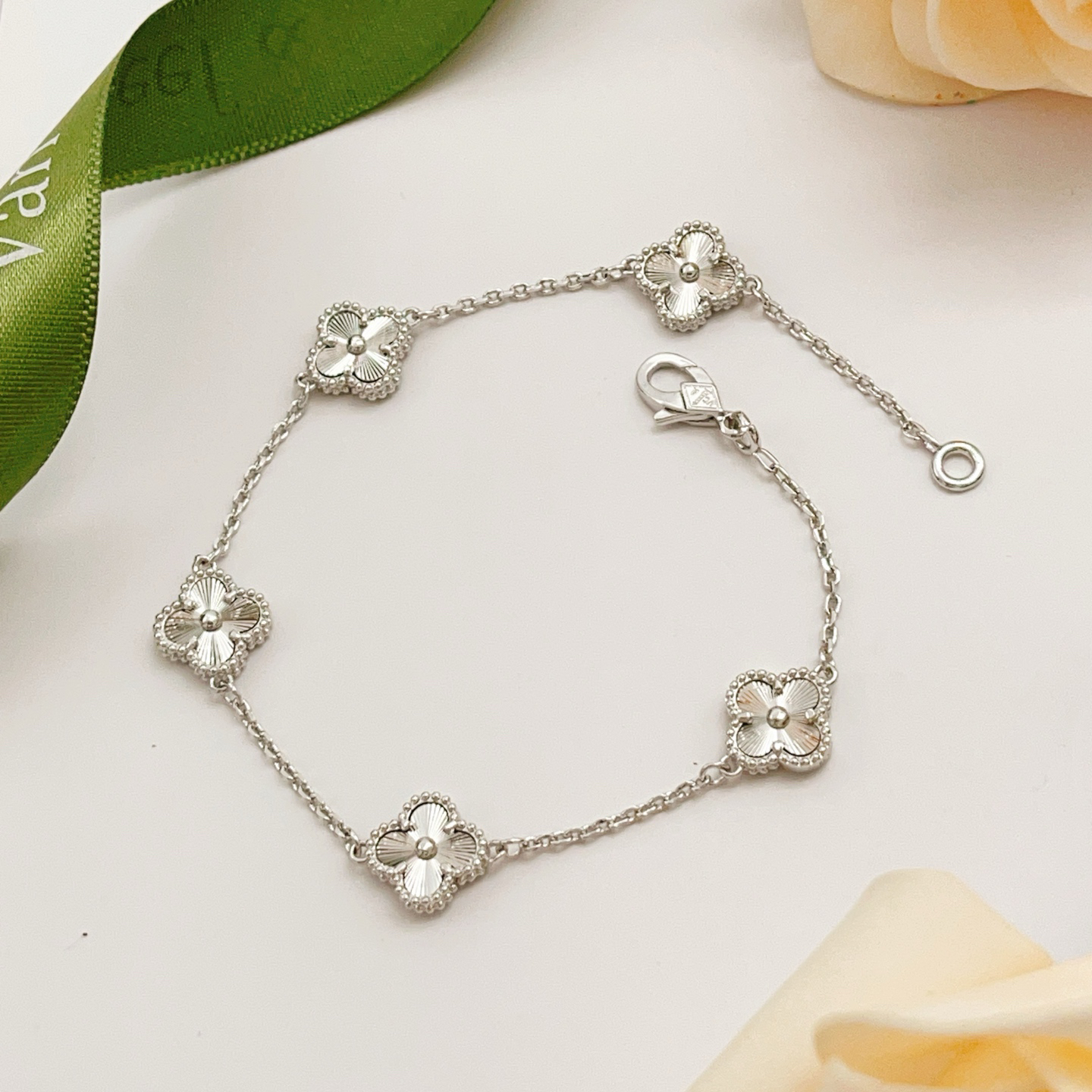 Van Cleef & Arpels Bracelet-92