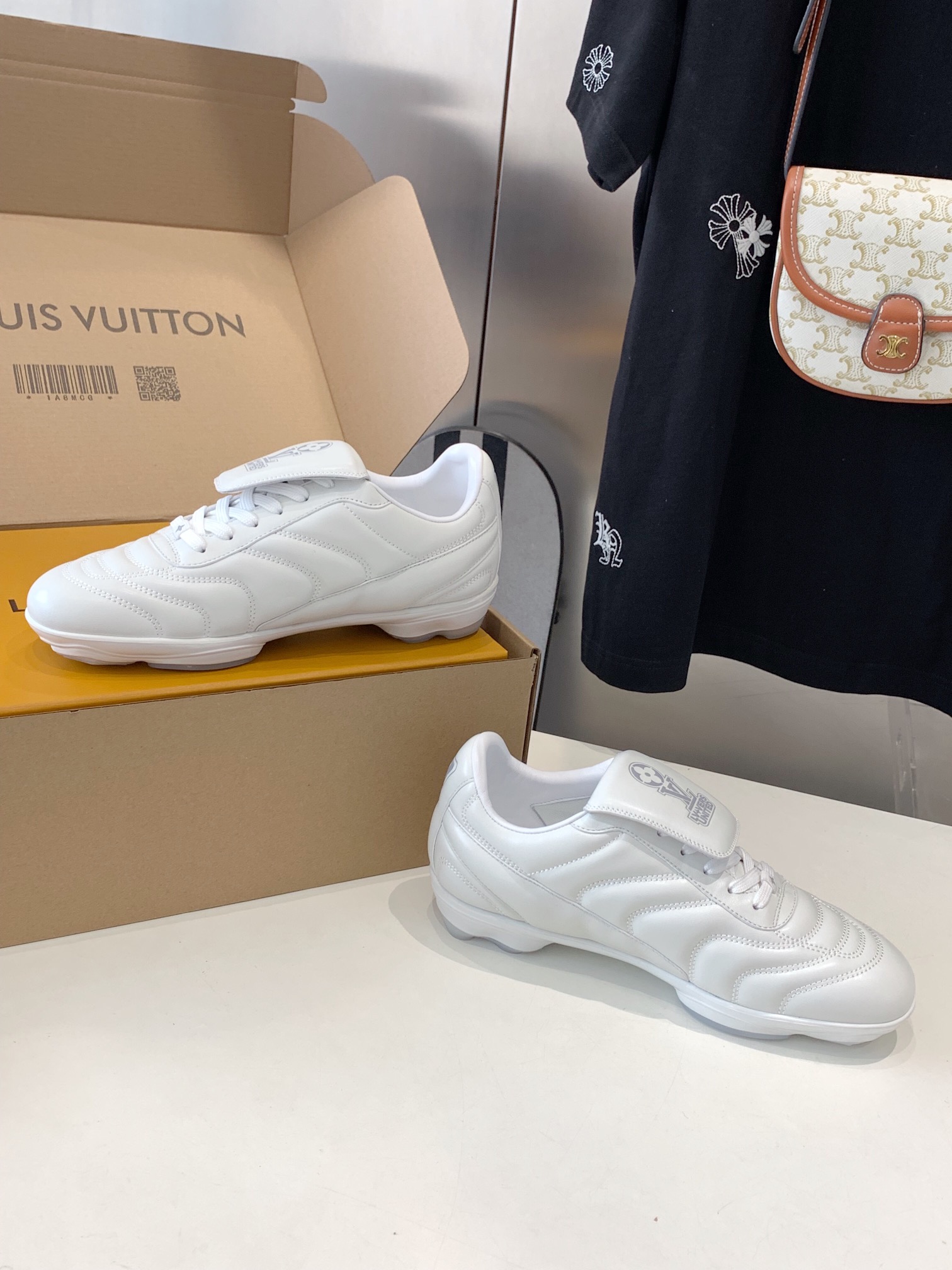 Lv Sneakers-242