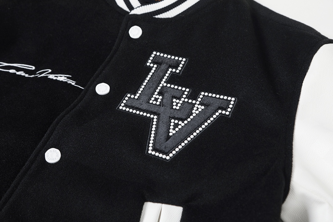 LV Clothing-270