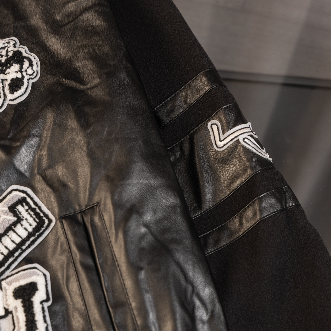 LV Clothing-313