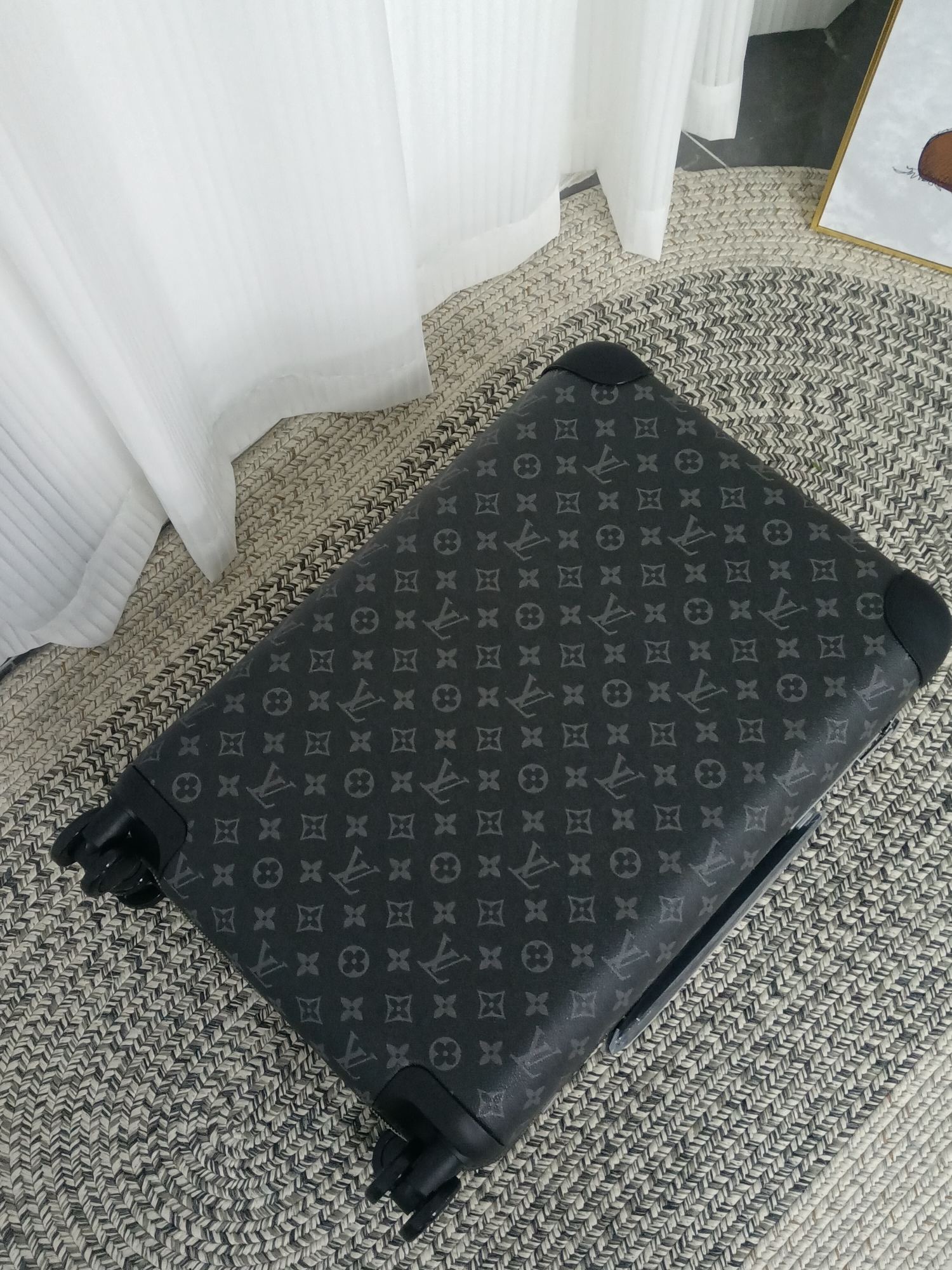 LV luggage-5