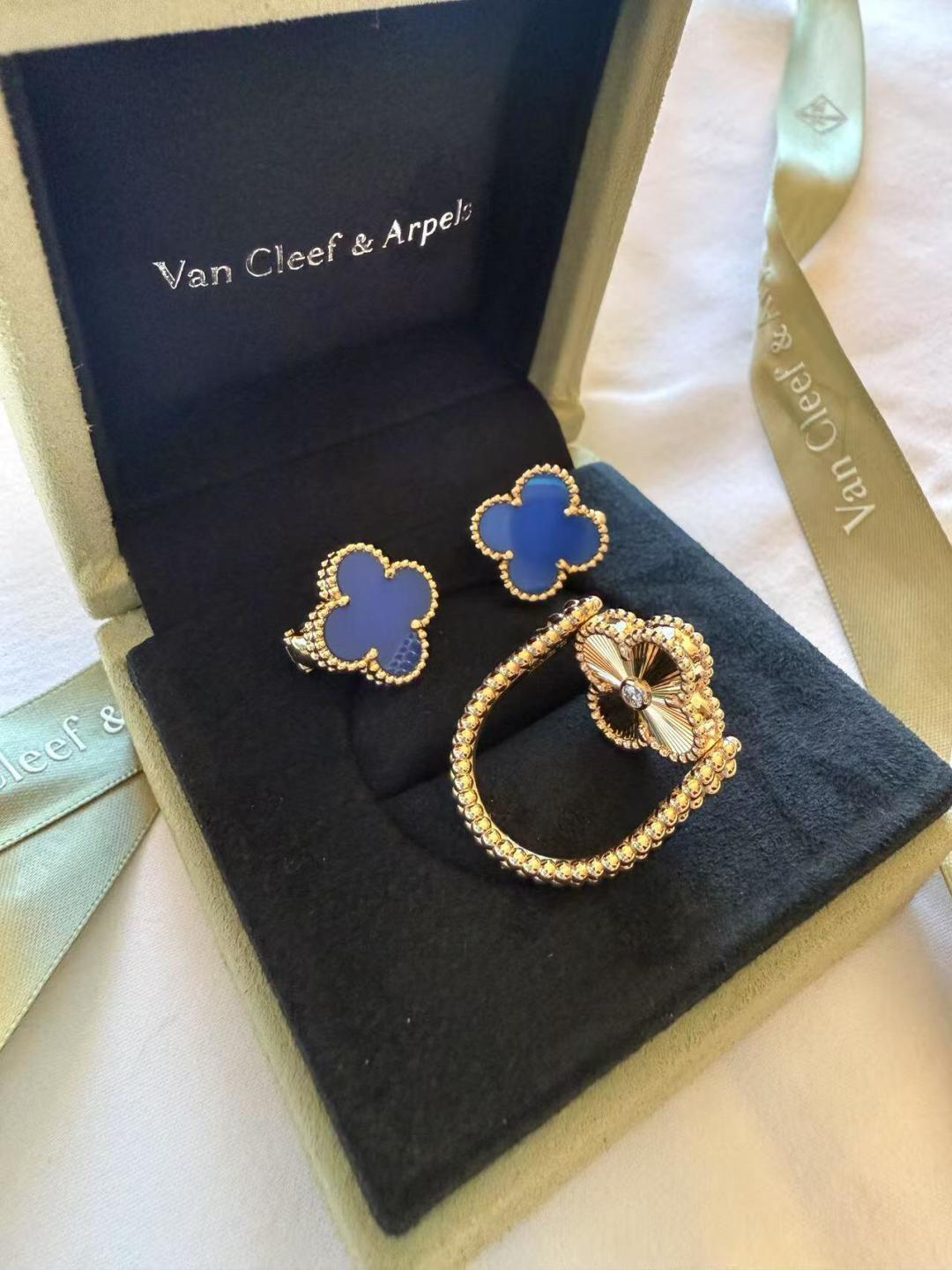 Van Cleef & Arpels ring-45