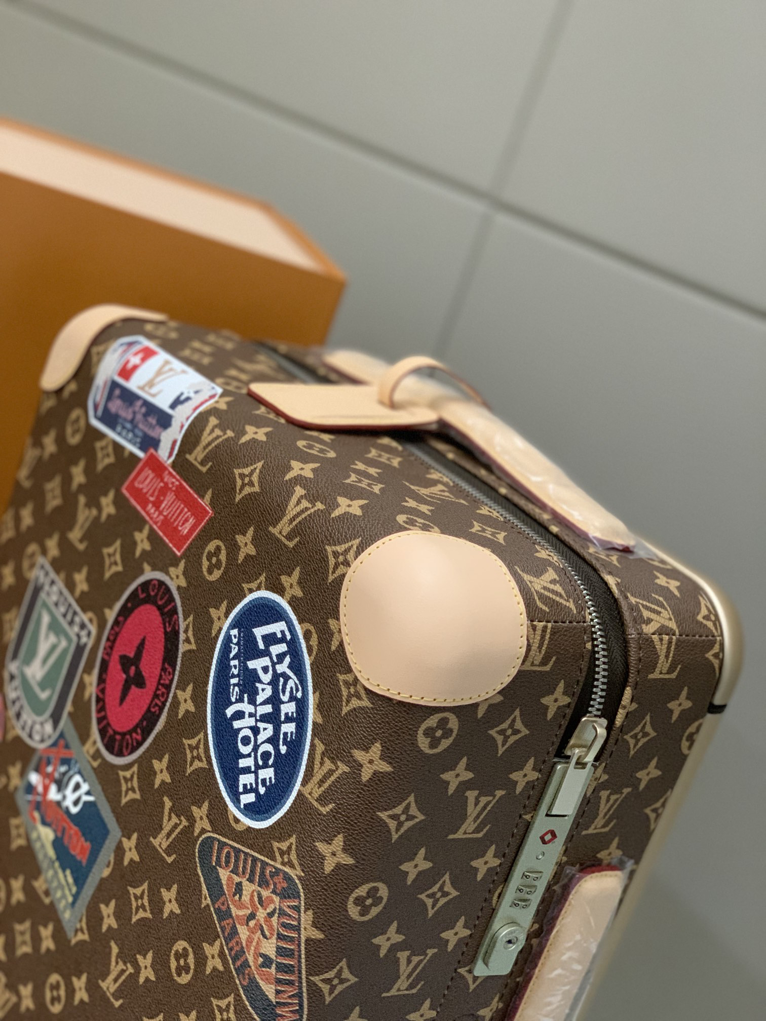 LV luggage-72