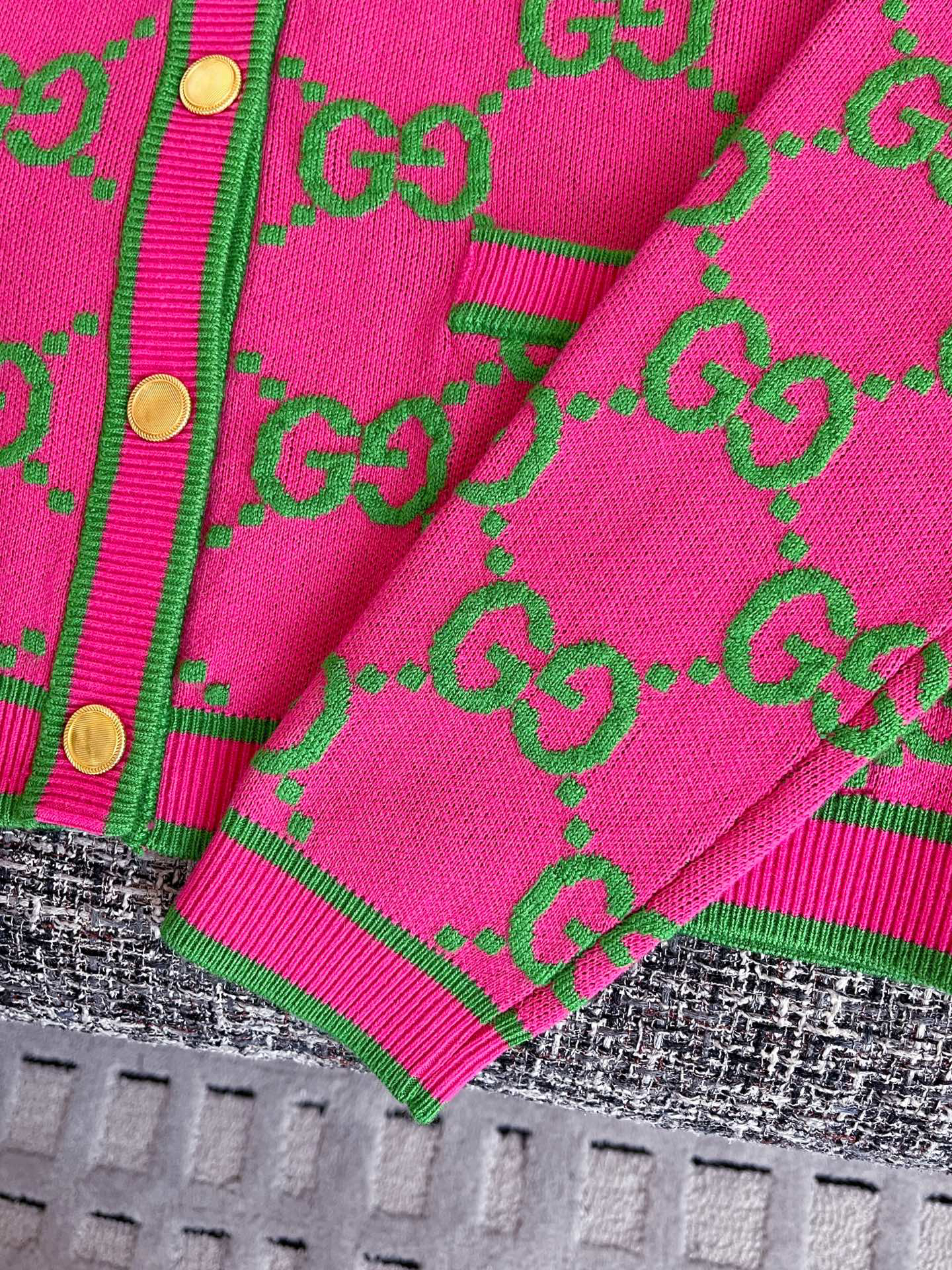 Gucci Clothing-234