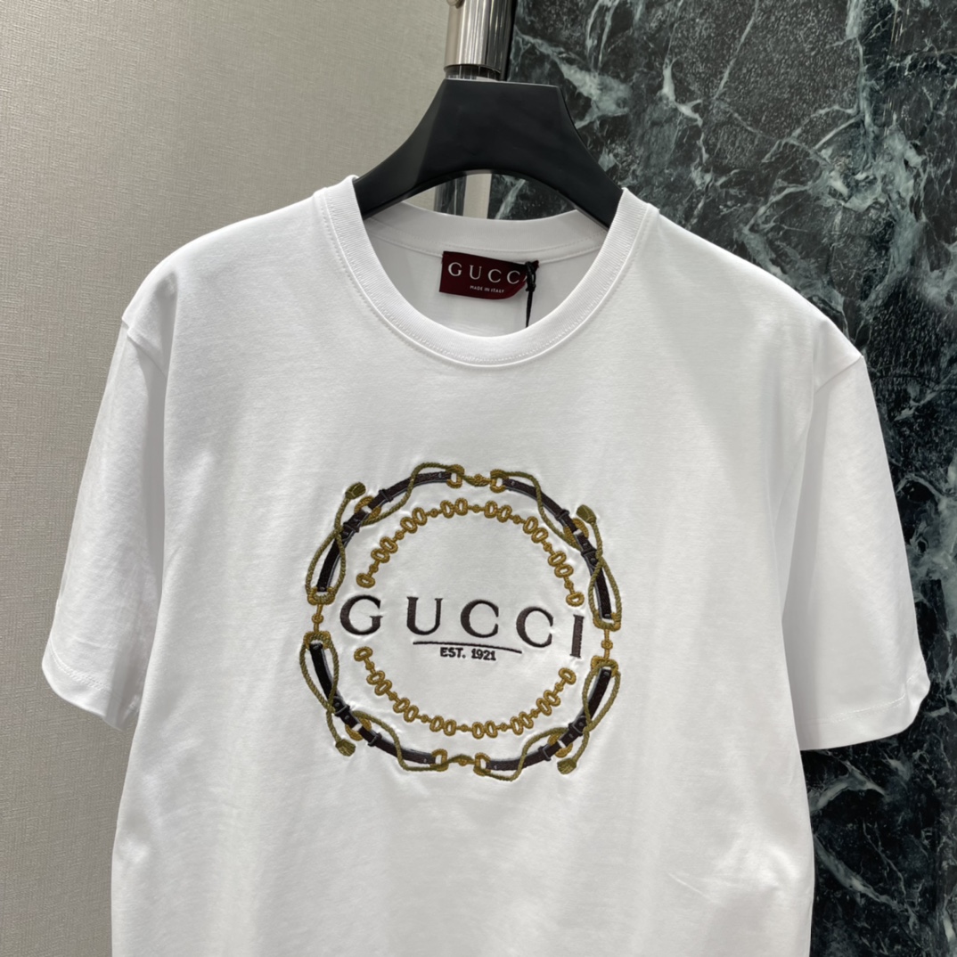 Gucci clothing-256