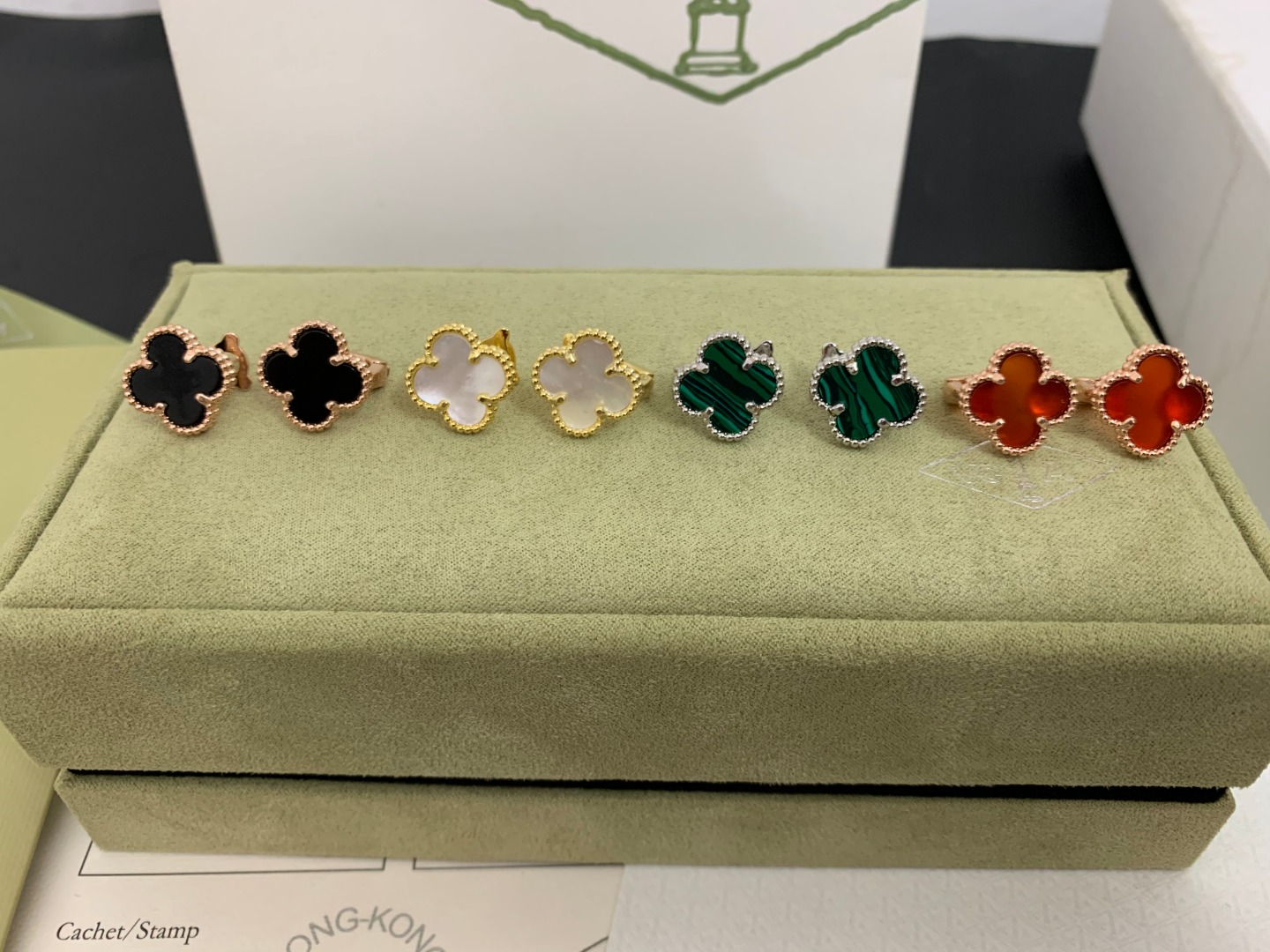 Van Cleef & Arpels earring-125