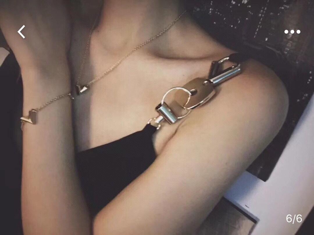 LV necklace-15