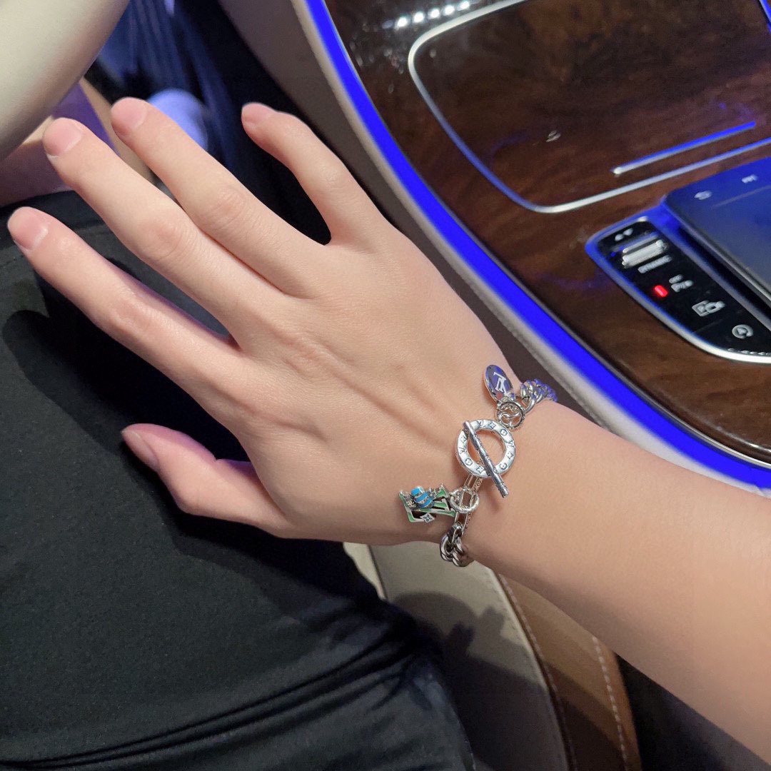 LV Bracelet-25