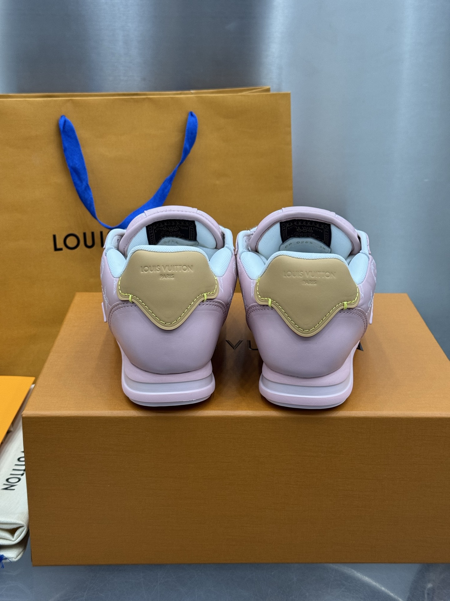 Lv Sneakers-220