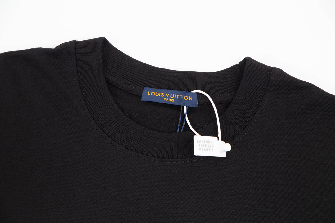 LV clothing-78