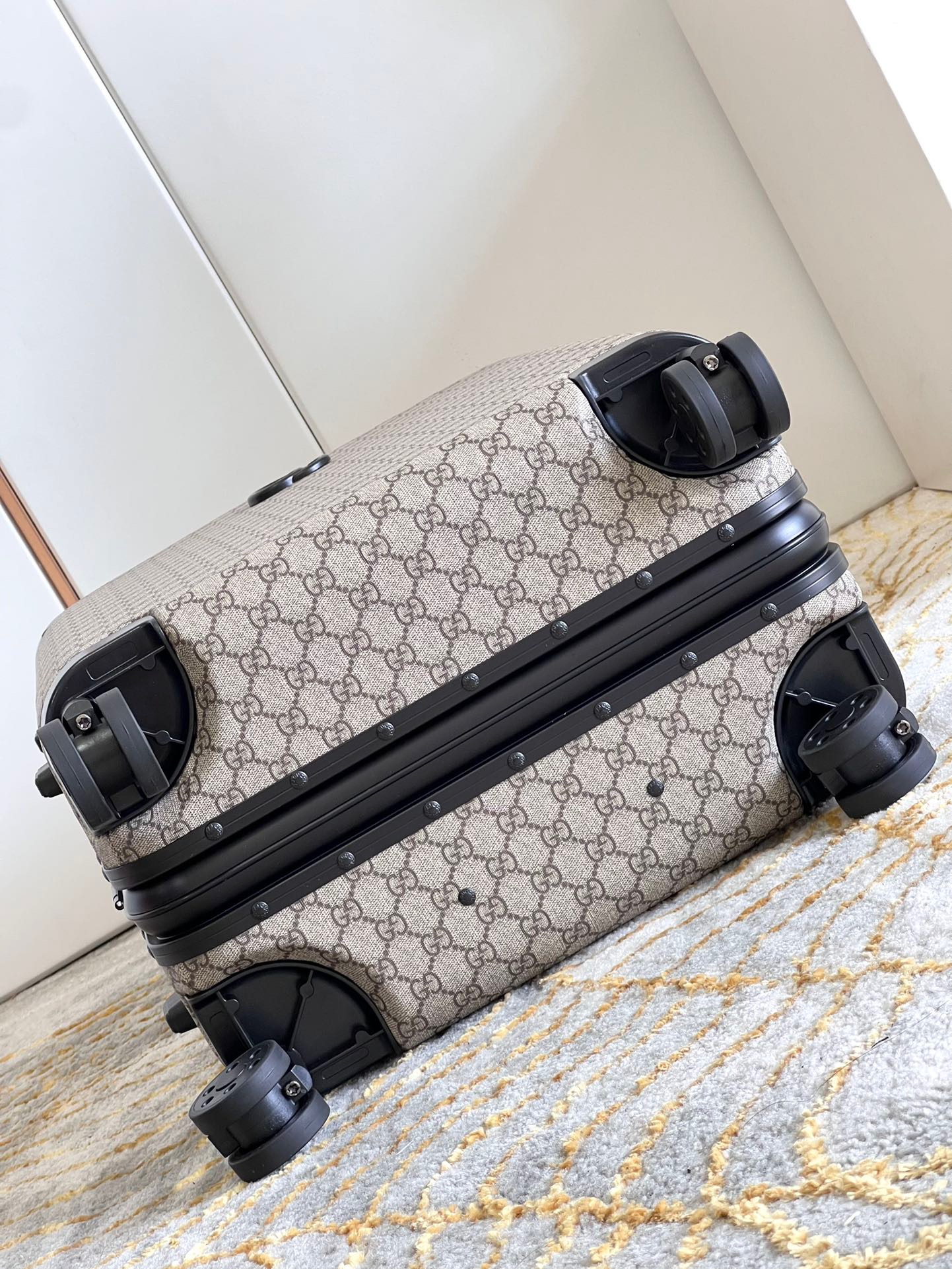 Gucci luggage-17