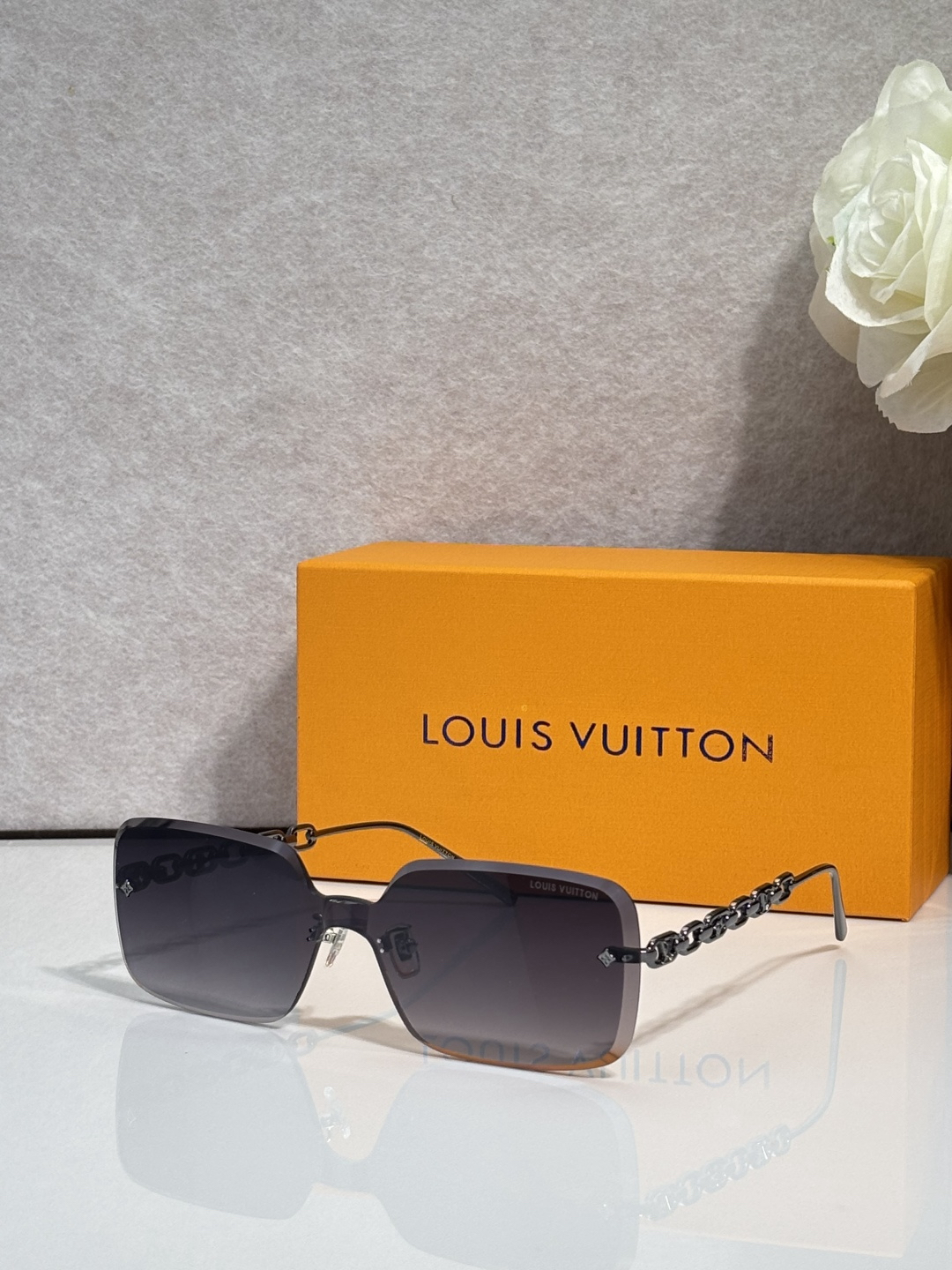 LV glasses-48