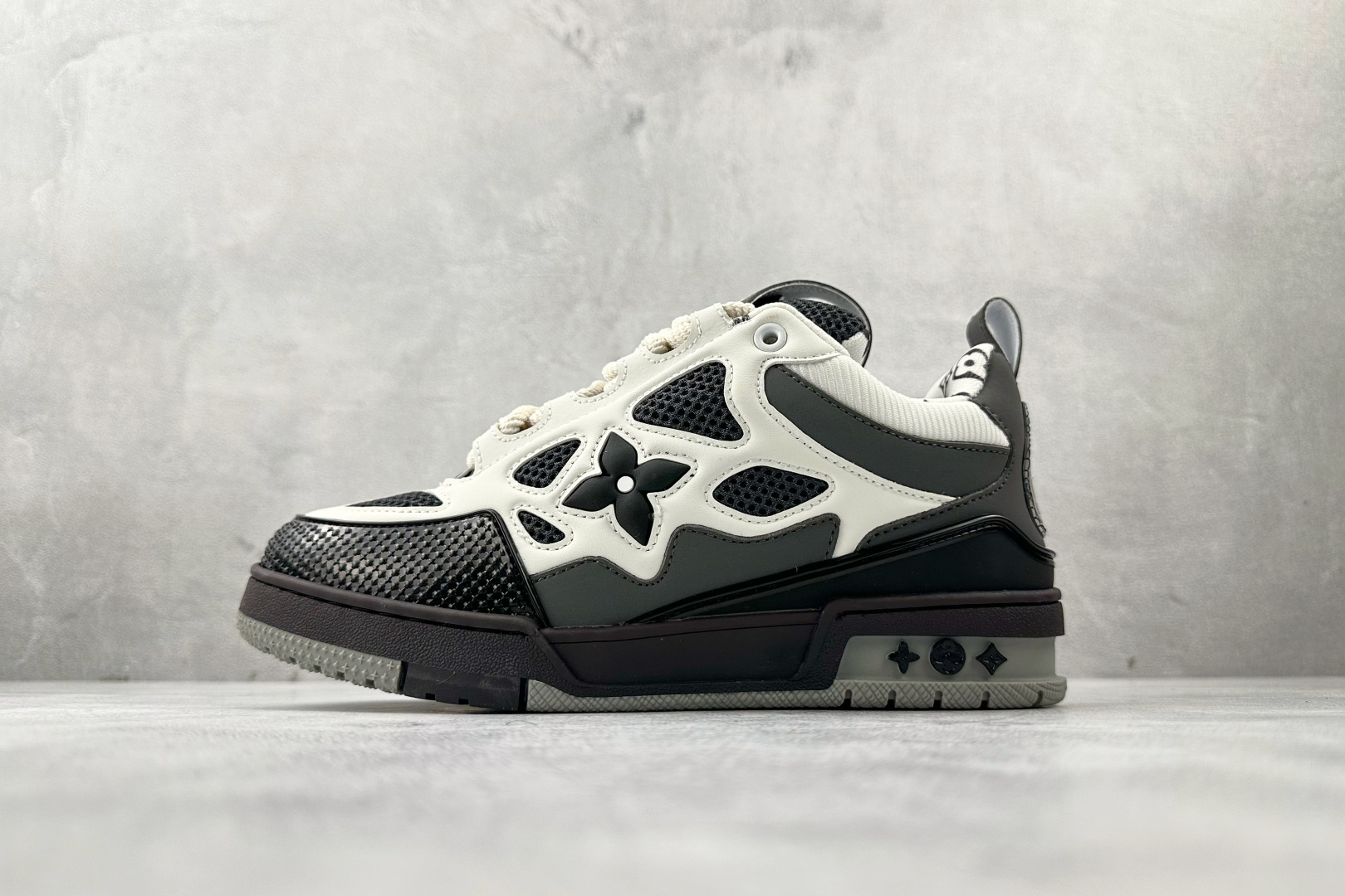 Lv Sneakers-112