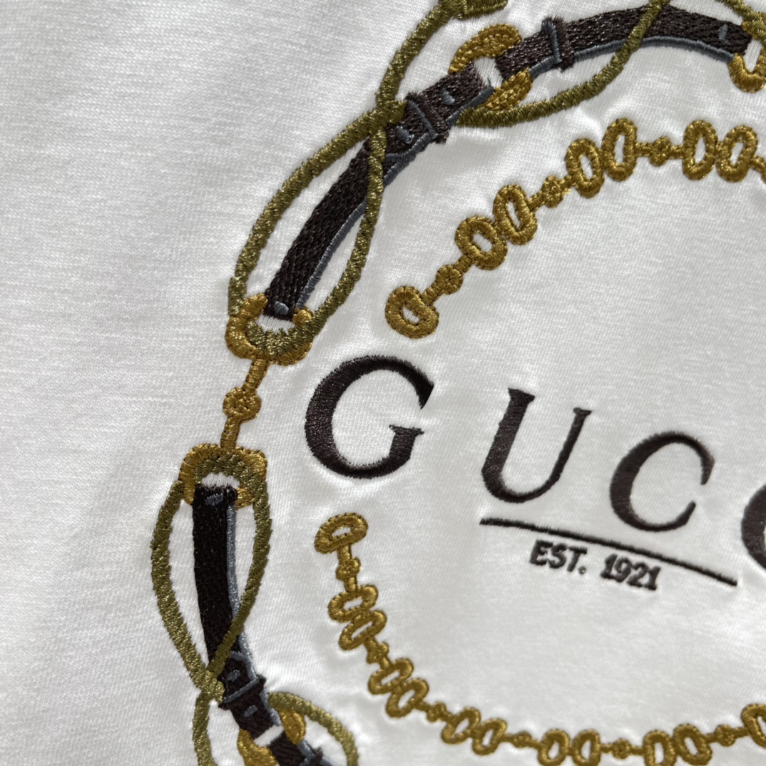 Gucci clothing-256