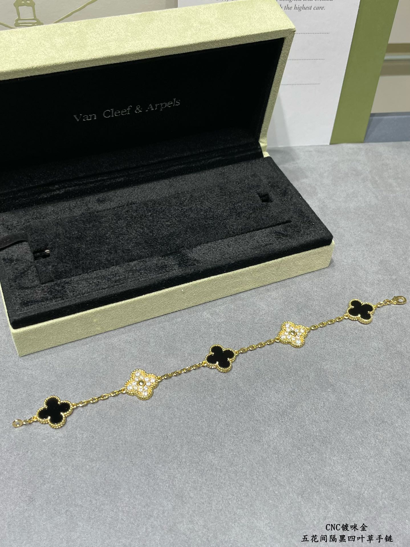 Van Cleef & Arpels Bracelet-104