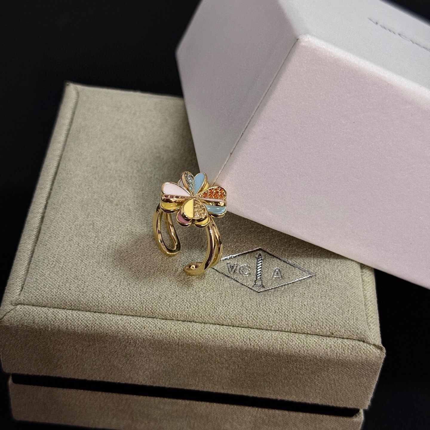 Van Cleef & Arpels ring-49