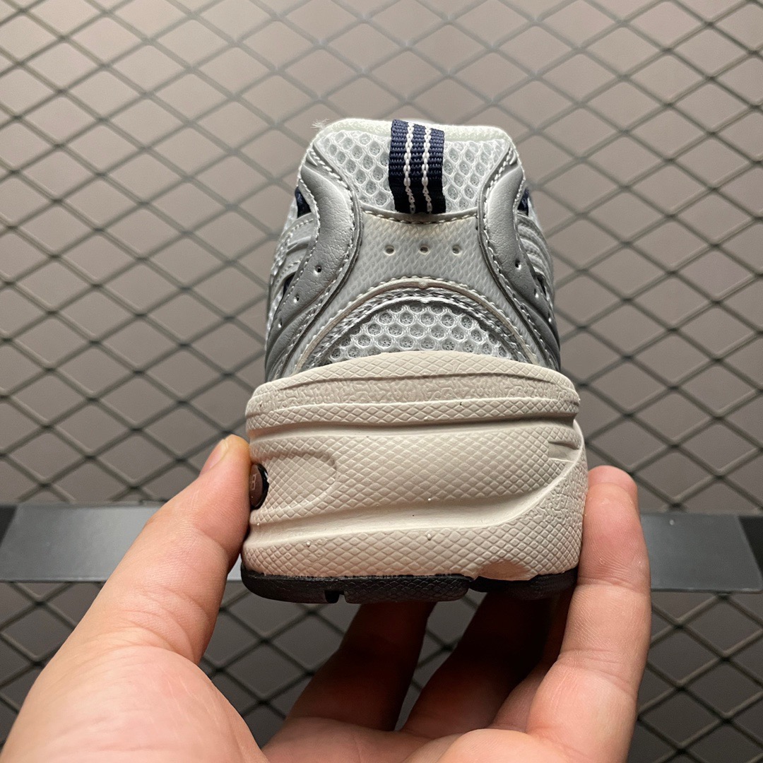 New Balance Sneakers-337