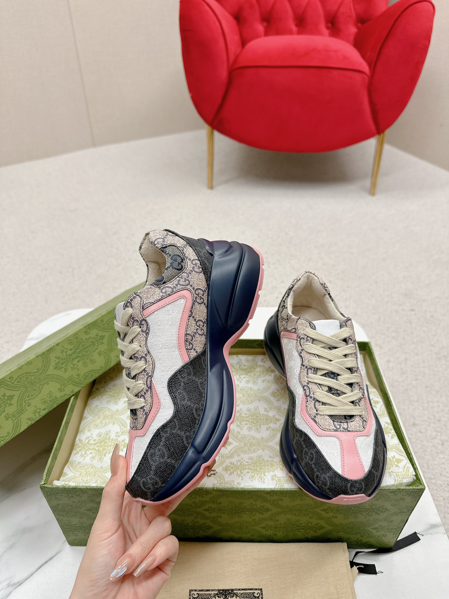 Gucci Sneakers-134