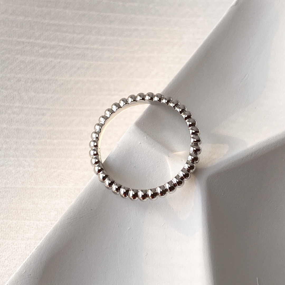 Van Cleef & Arpels ring-96