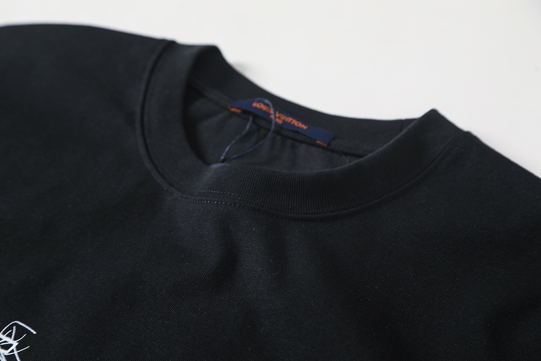 LV clothing-4