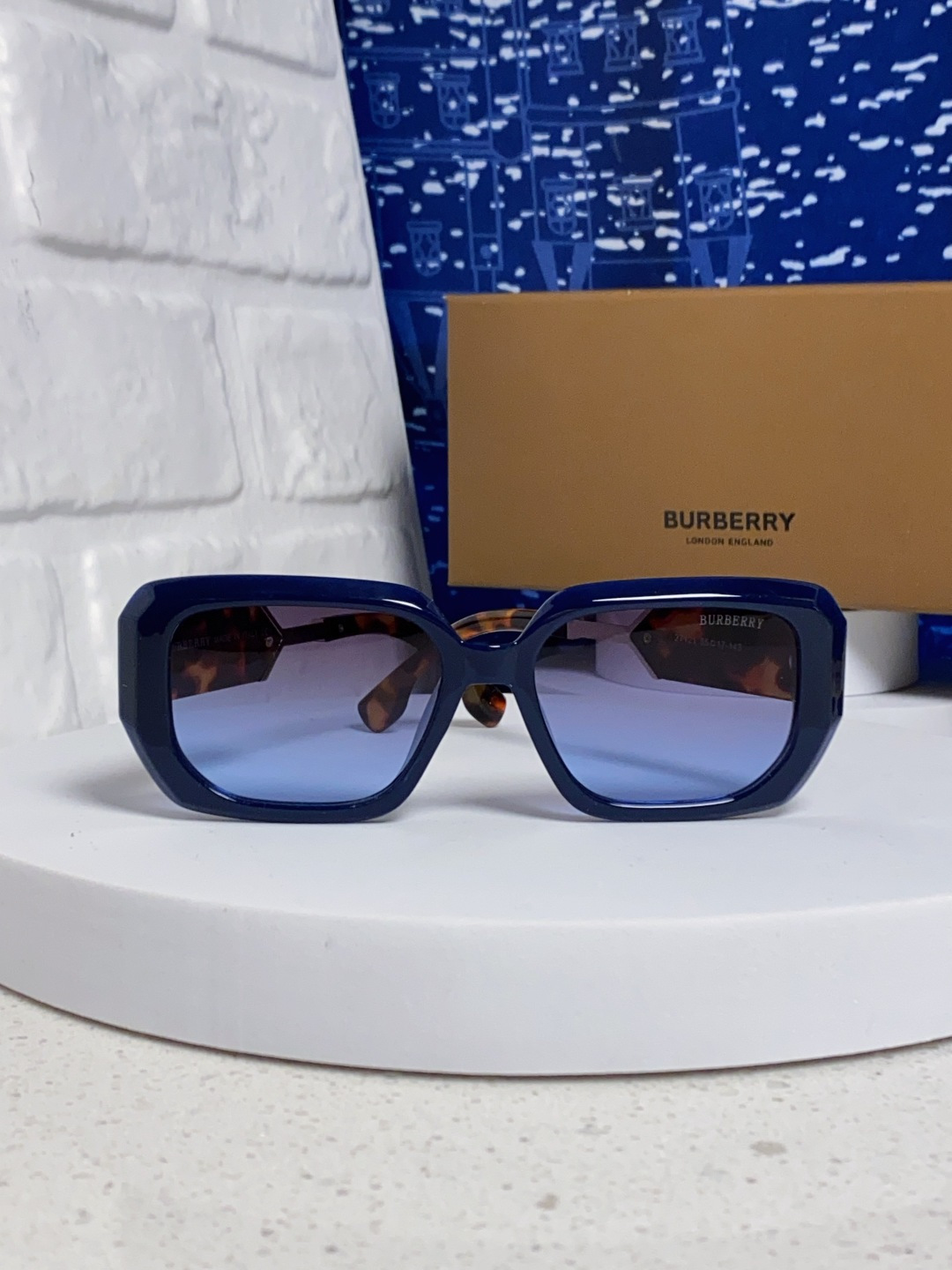 Burberry glasses-1