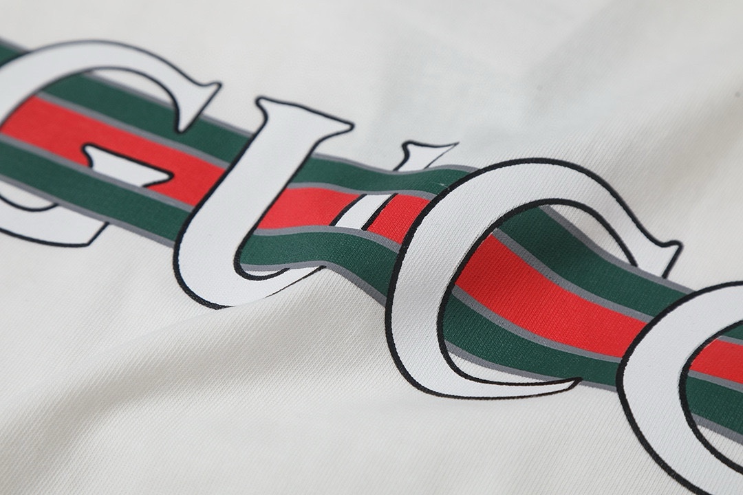 Gucci clothing-16