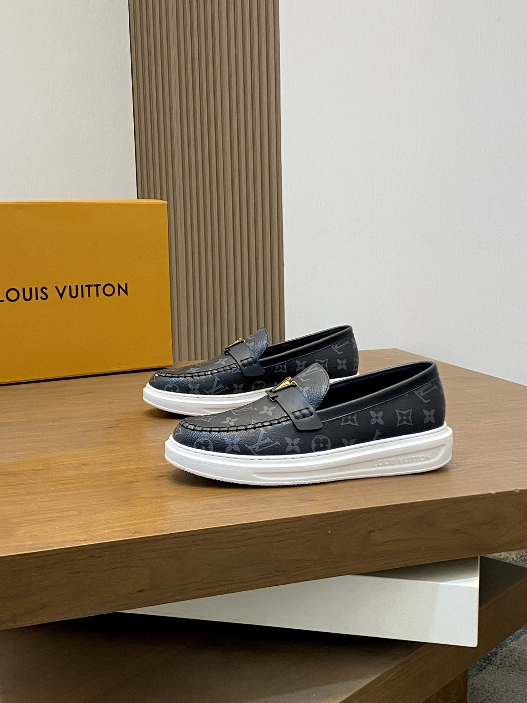 Lv Sneakers-101