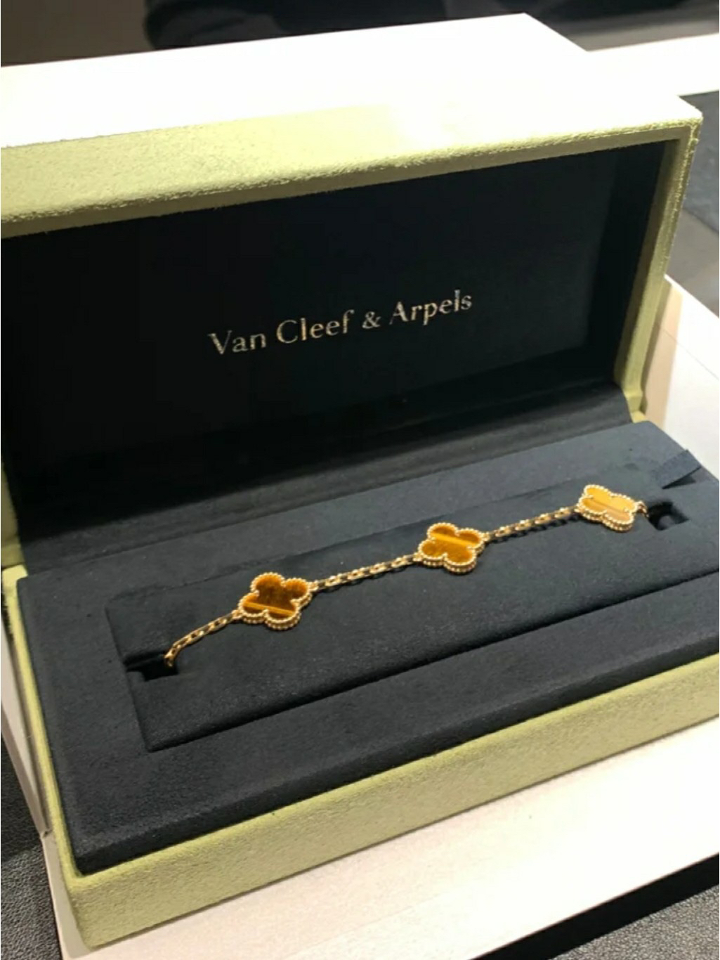 Van Cleef & Arpels Bracelet-82