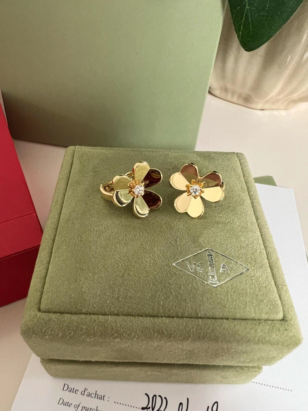 Van Cleef & Arpels earring-104