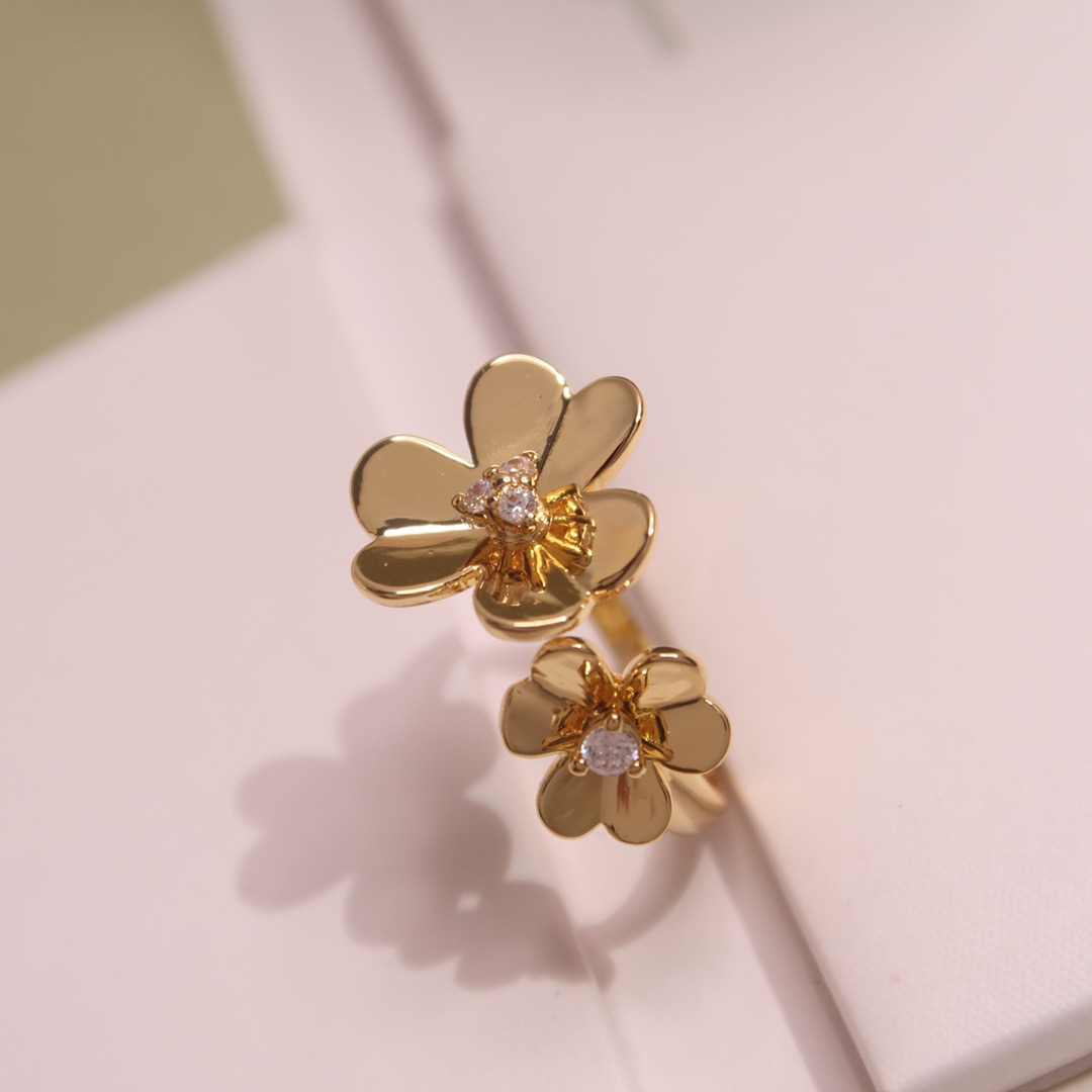 Van Cleef & Arpels ring-60