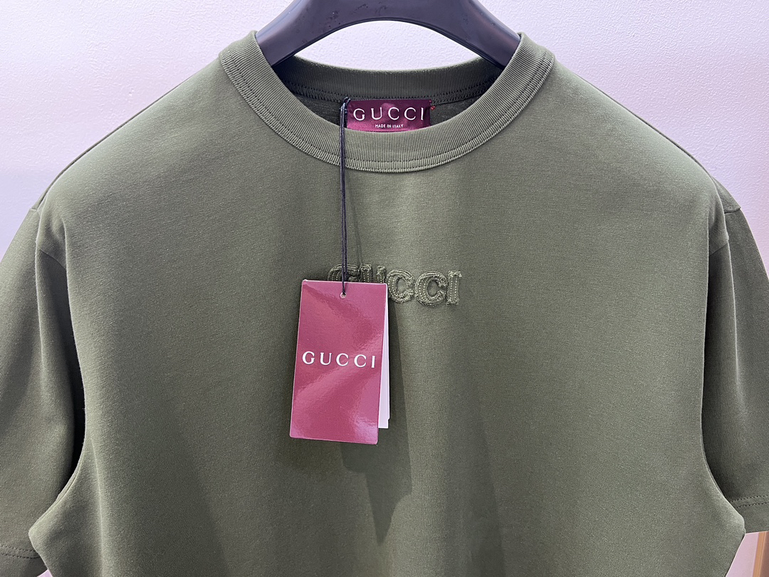 Gucci Clothing-11