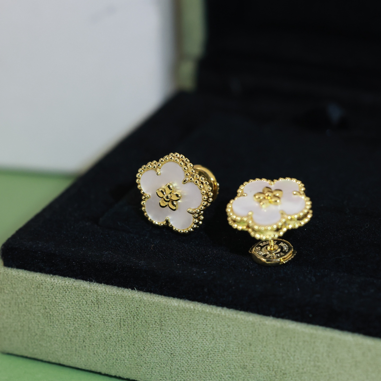 Van Cleef & Arpels earring-32