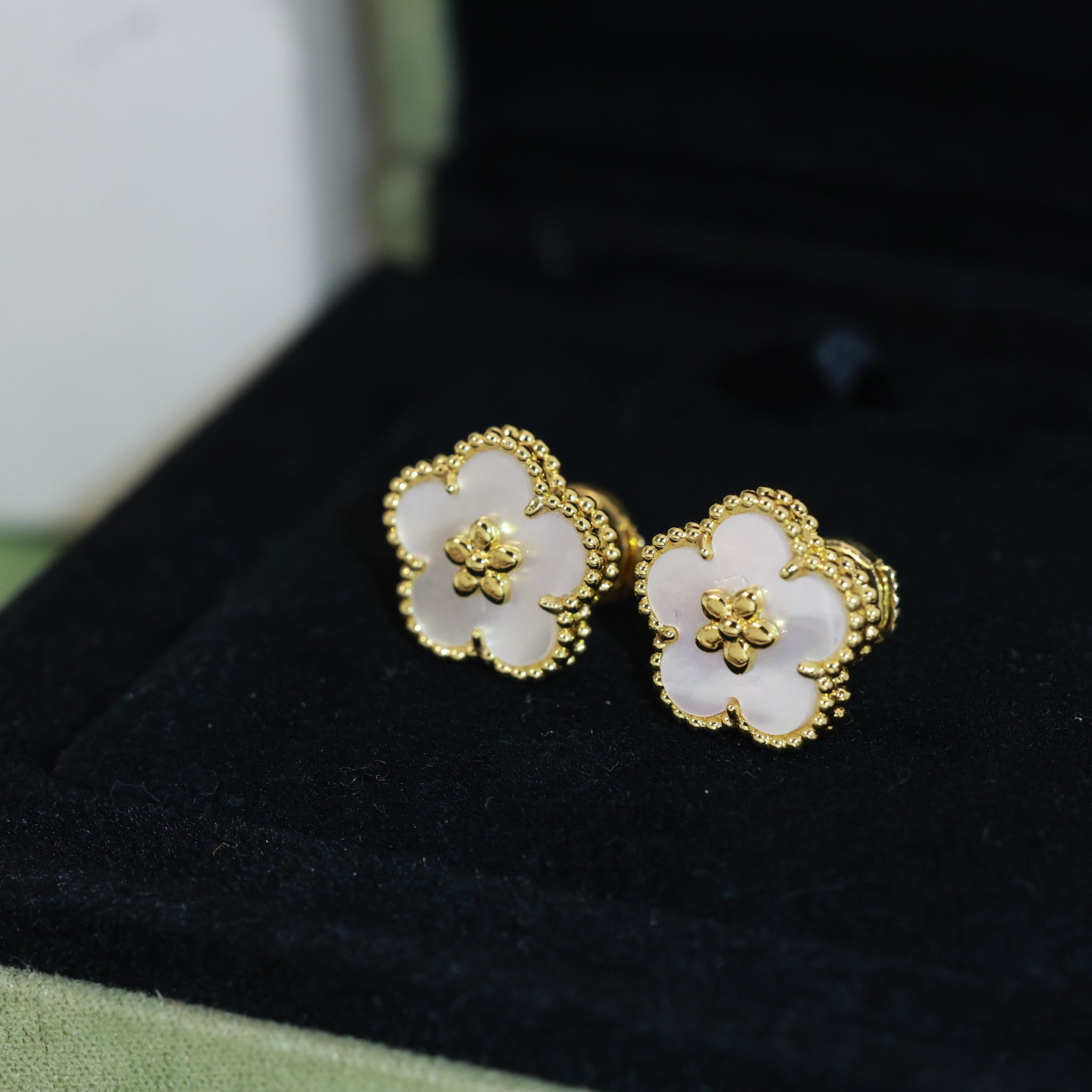 Van Cleef & Arpels earring-32