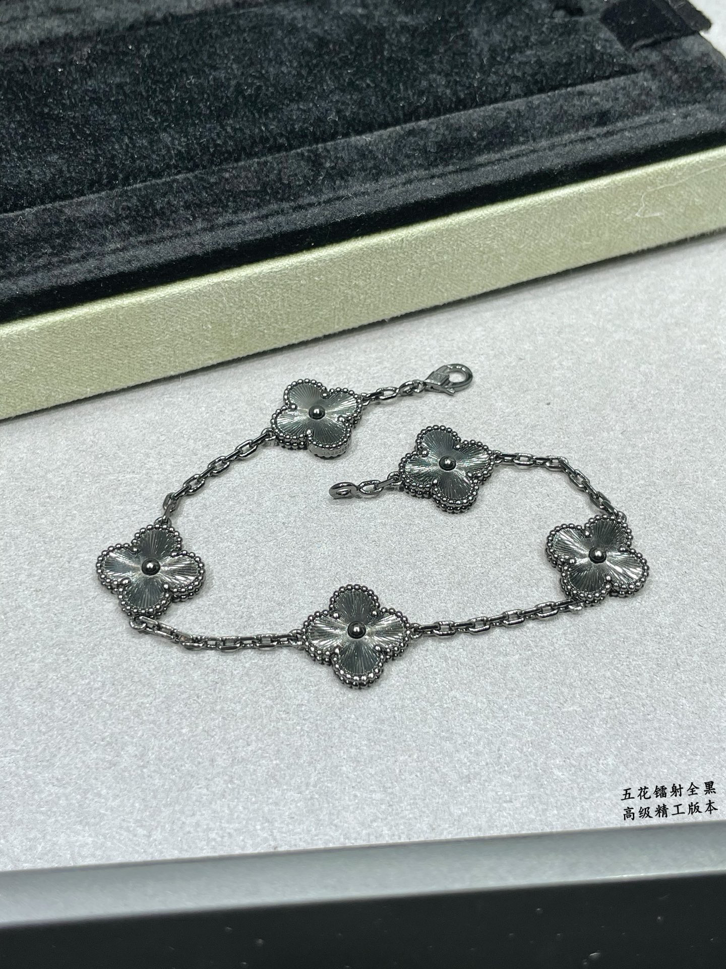 Van Cleef & Arpels Bracelet-87