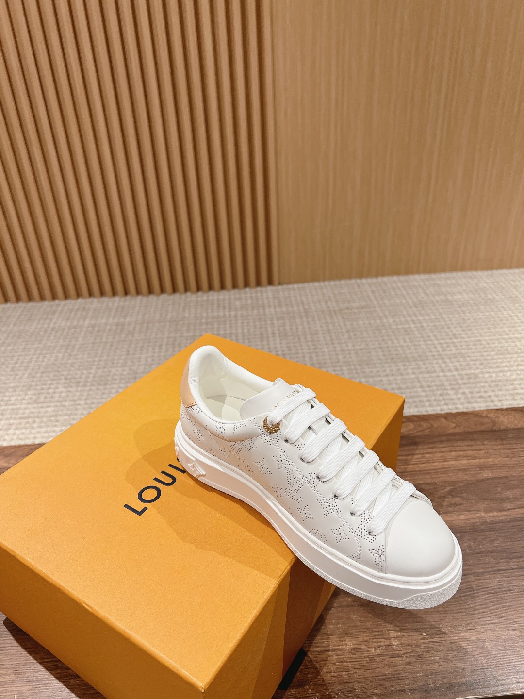 Lv Sneakers-103